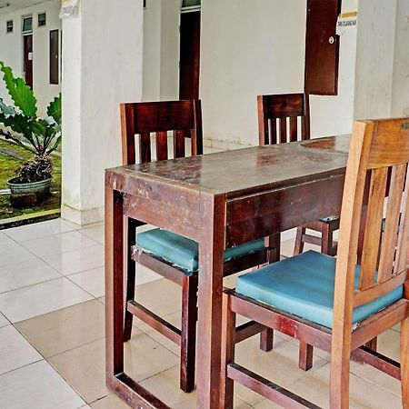 Spot On 92374 Penginapan Rusunawa Malang Exterior foto