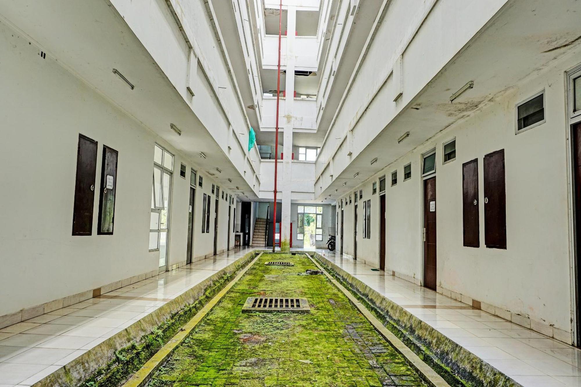Spot On 92374 Penginapan Rusunawa Malang Exterior foto